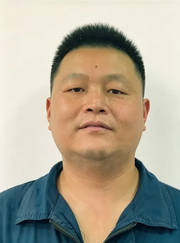 车水马龙汽修技师余芳明
